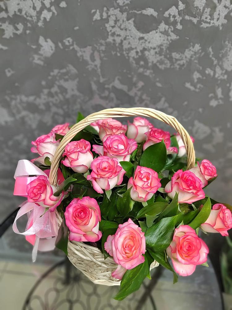 Цветочная композиция из Розы в корзине в Андрее-Кургане