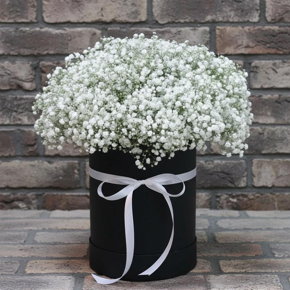 Цветочная композиция из Гипсофила в шляпной коробке в Андрее-Кургане