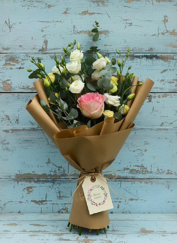 Букет цветов из: Розы и Лизиантусы в Андрее-Кургане