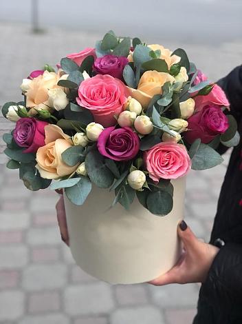 Цветочная композиция из Розы в шляпной коробке в Андрее-Кургане