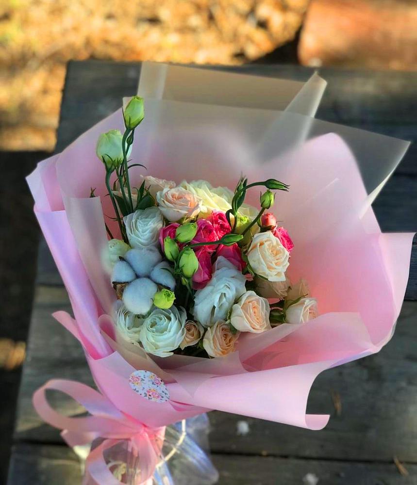 Букет цветов из: Розы и Лизиантусы в Андрее-Кургане