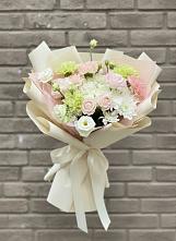 Букет цветов из:  Гвоздики, Розы, Лизиантусы и Хризантемы в Андрее-Кургане