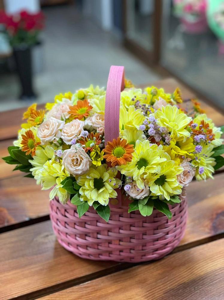 Цветочная композиция из Хризантемы и Розы в корзине в Андрее-Кургане