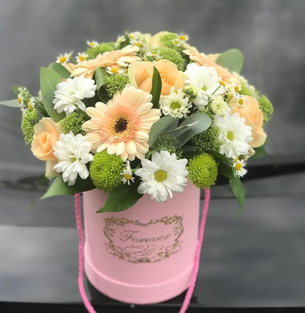 Цветочная композиция из Розы, Герберы и Хризантемы в шляпной коробке в Андрее-Кургане