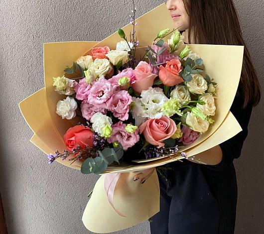 Букет цветов из: Розы, Лизиантусы и Гвоздики в Андрее-Кургане