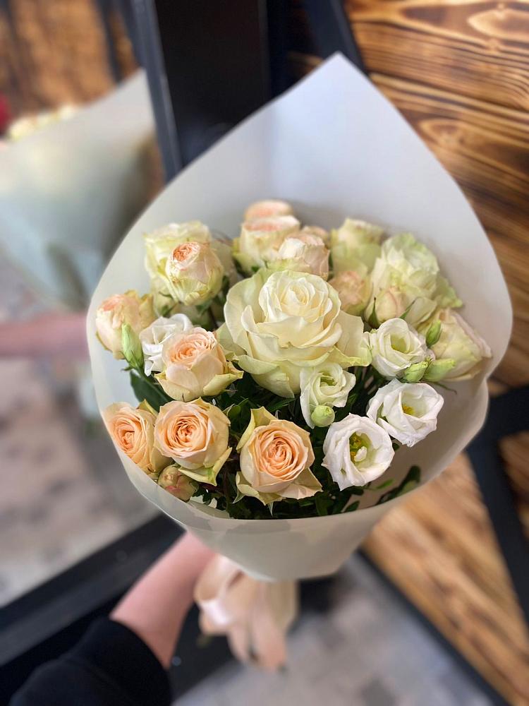 Букет цветов из: Розы и Лизиантусы в Андрее-Кургане